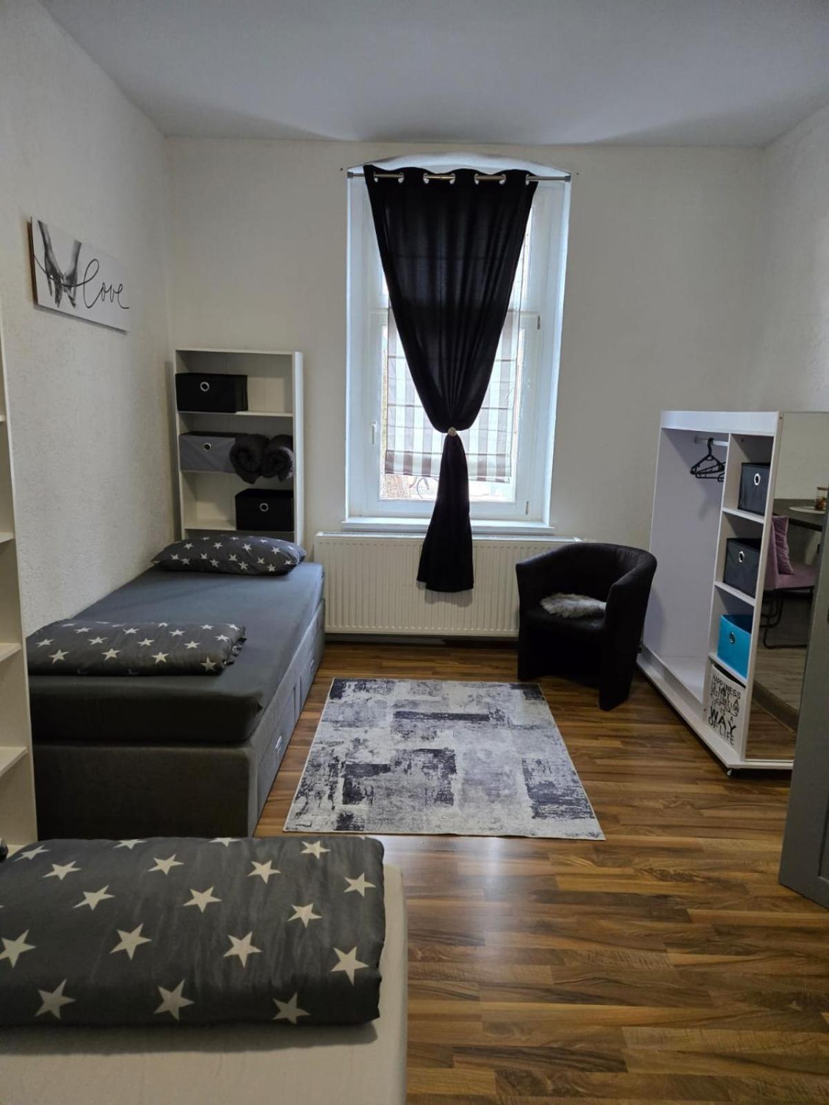 Ferienwohnung Am Bahnhof Bernburg Buitenkant foto